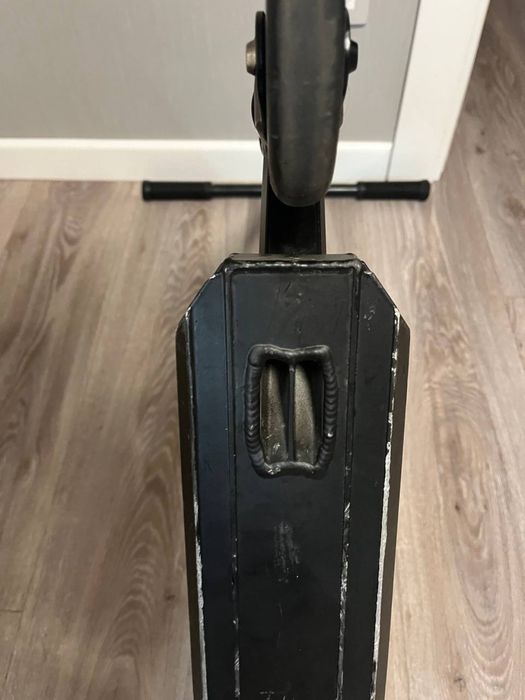 Дитячий трюковий самокат на 8-9 років.