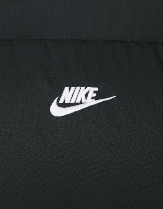 Жилетка чоловіча Nike Sportswear Club Primaloft® Black FB7373-010