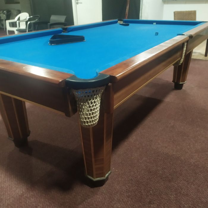 Mesa de snooker rubusta com três pedras em ardósia em óptimo estado