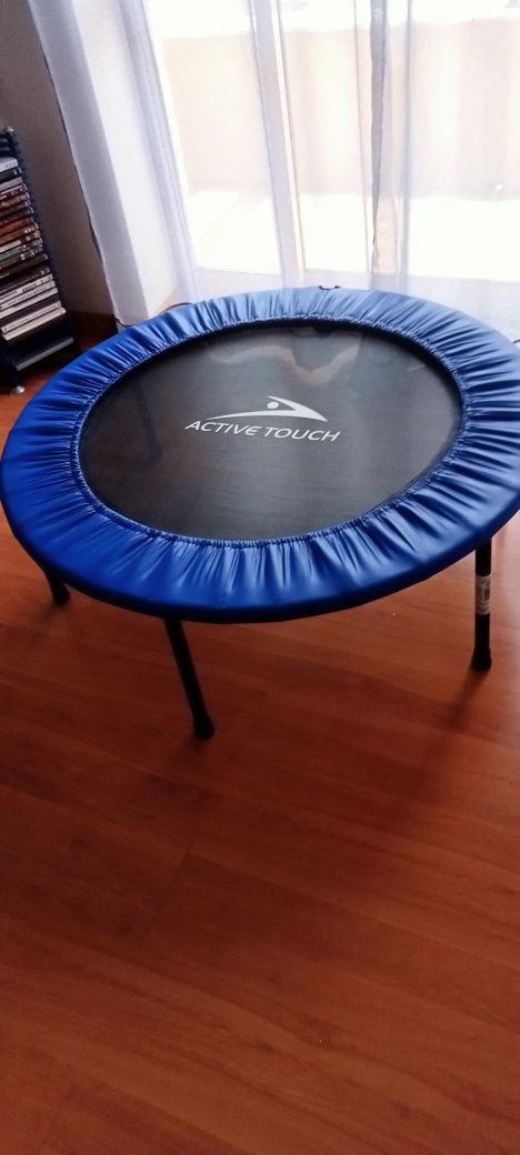 Trampolim para adolescentes