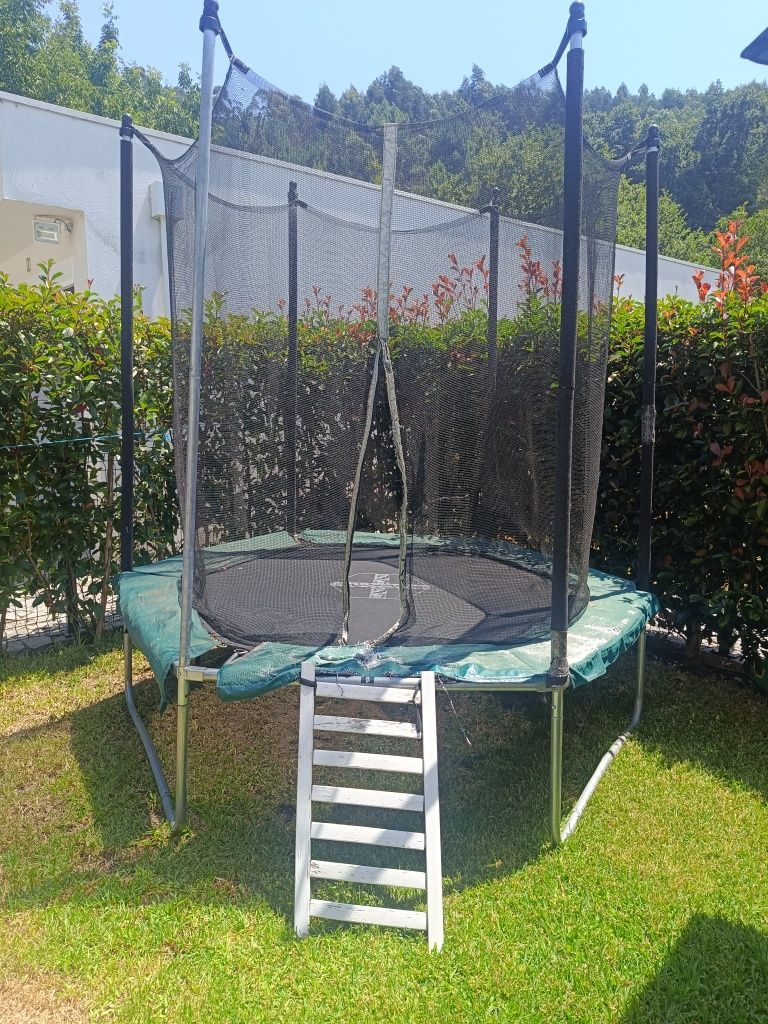 Vendo Trampolim 240