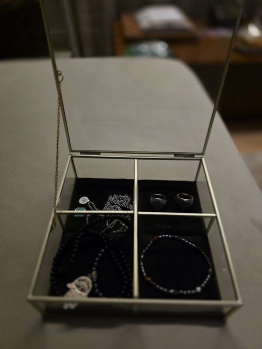 Guarda jóias novo com material