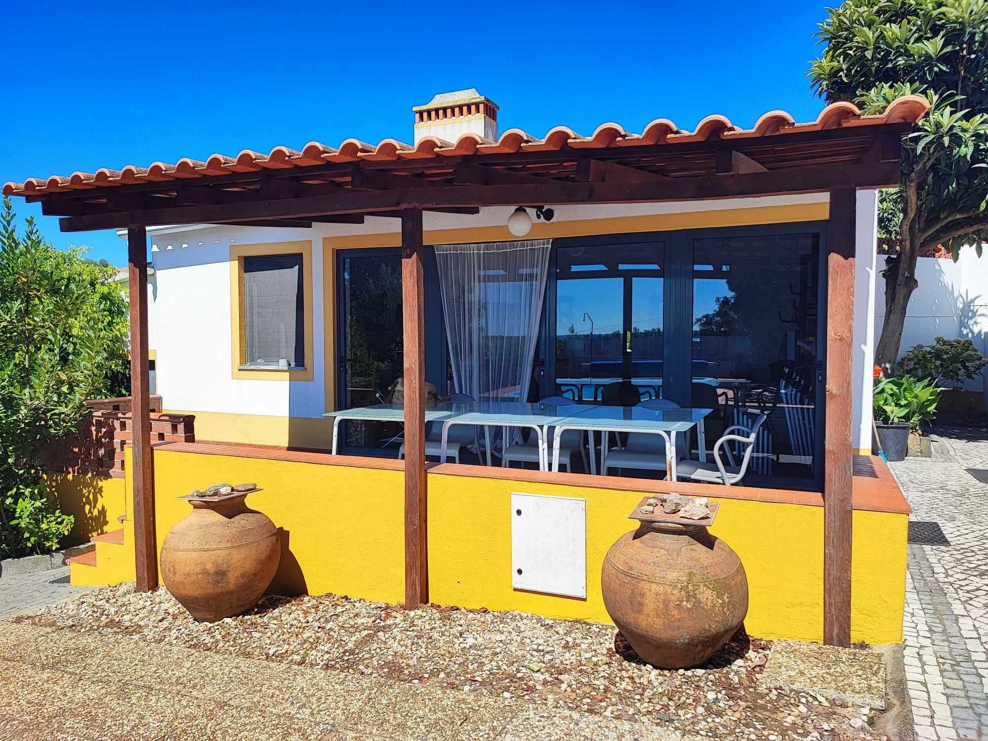 Casinha de férias com piscina, para cinco pessoas, que aceita animais