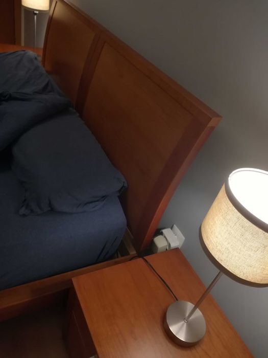 TREKU Cama + estrado + 2 mesas cabeceira