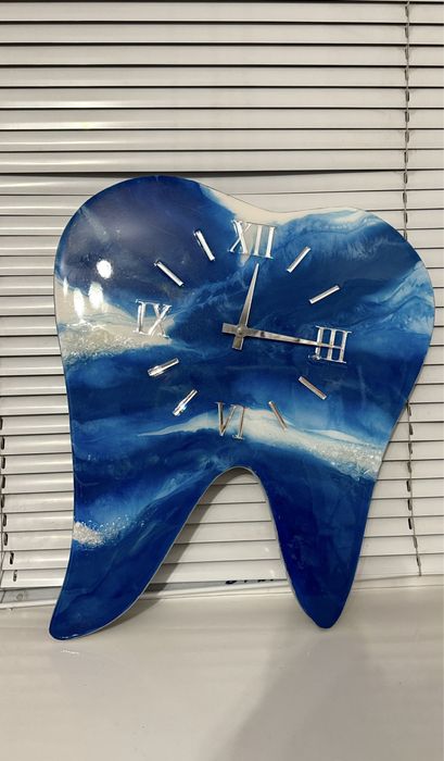 Годинник з епоксидної смоли