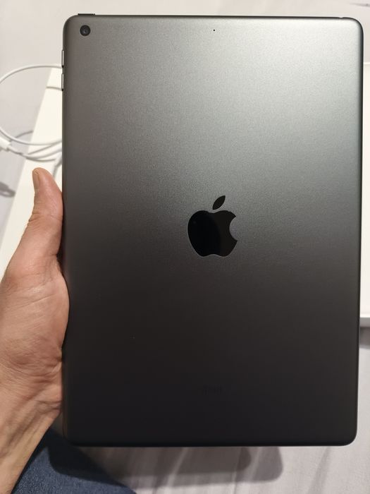 Apple IPad 10.2 9th gen, 64gb Ідеал стан. Новий чехол, наклеєне скло