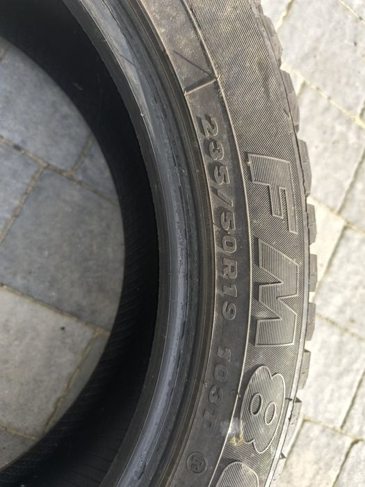 Opony zimowe Firemax 235/50/19