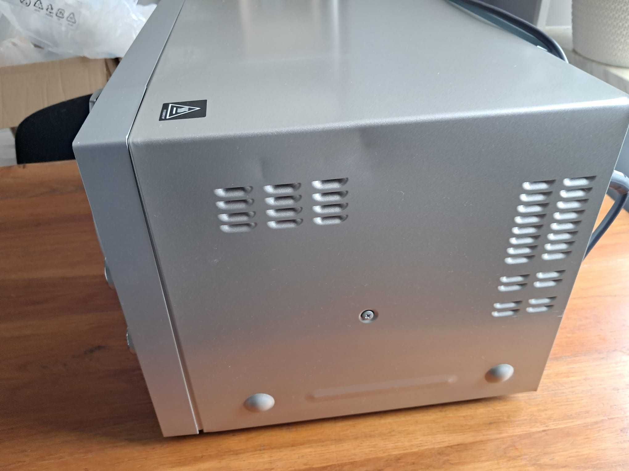 Panasonic NN-CD575 kompaktowa kuchenka wielofunkcyjna Slim-Line
