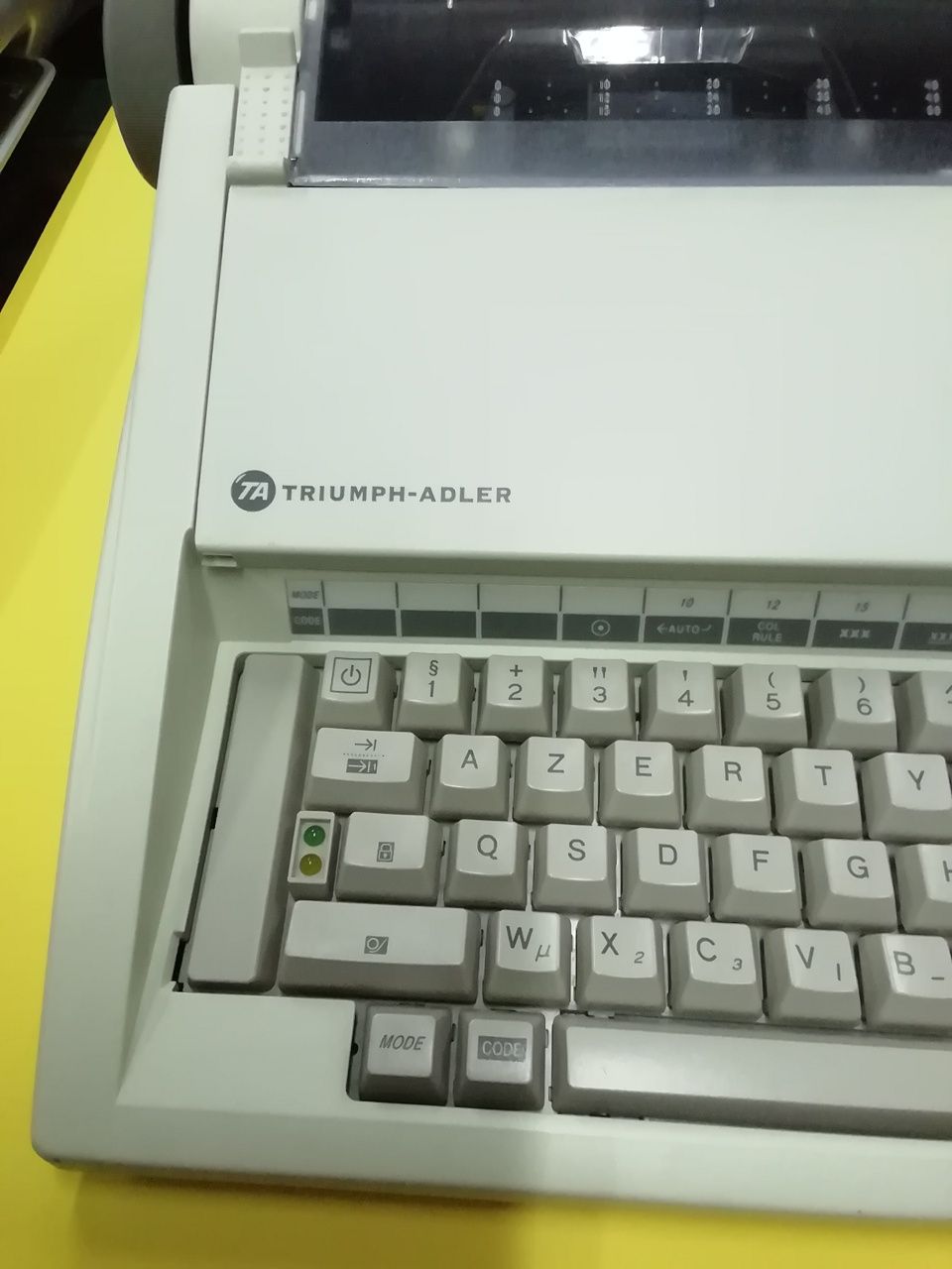 Máquina de escrever elétrica Triumph Adler, nova
