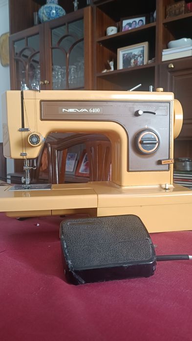 Máquina de Costura - Neva 6400