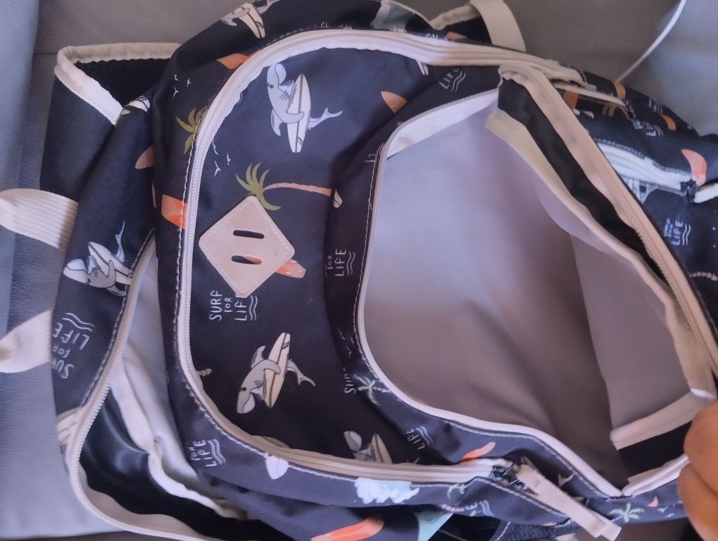 Conjunto mochila escolar, lancheira e estojo