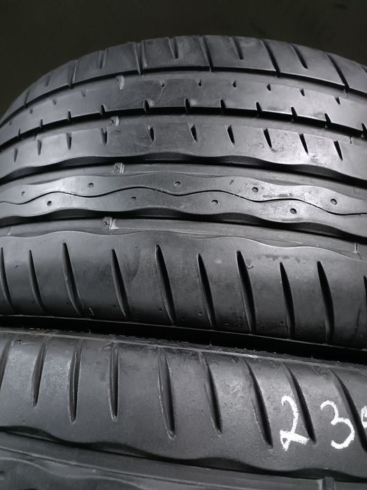 Pneus  235/30/20