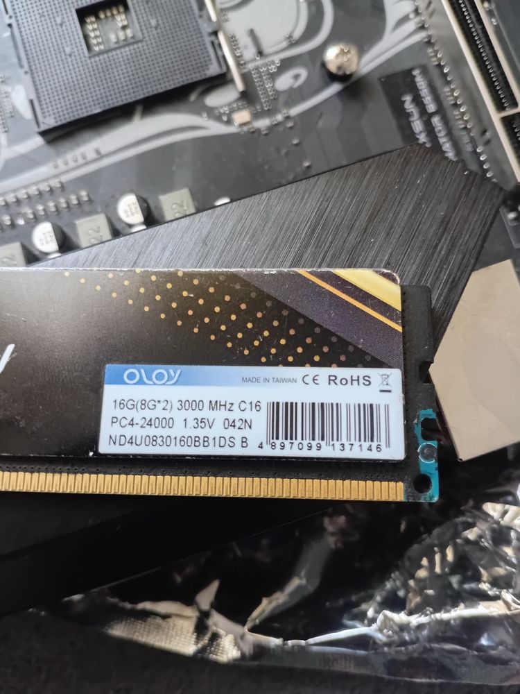 продам оперативну память Озу Oloy ddr4 3000mhz 16gb (8x2) ram