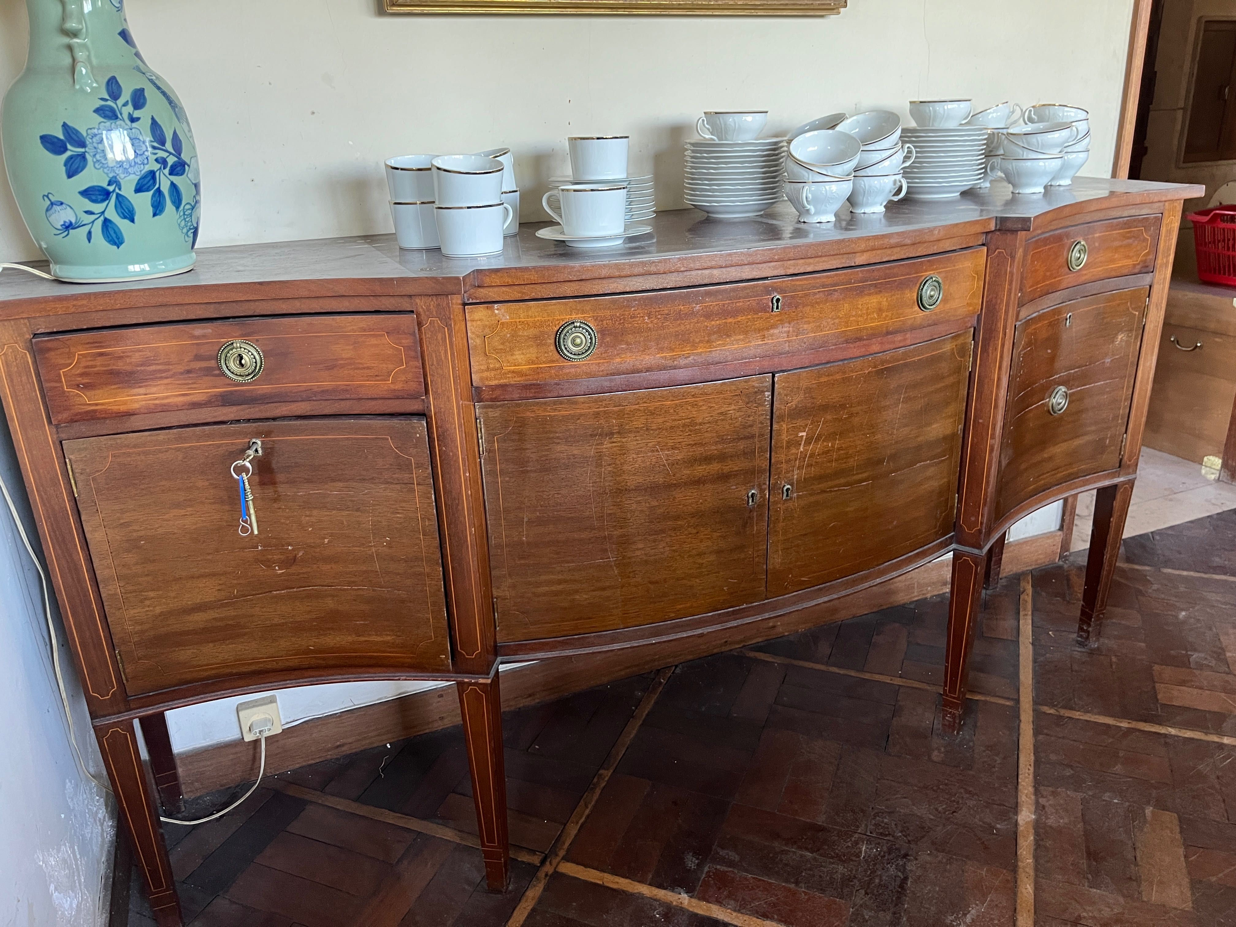 Sideboard estilo inglês