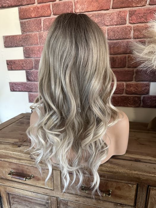 Topper blond falowane wlosy kanekalon