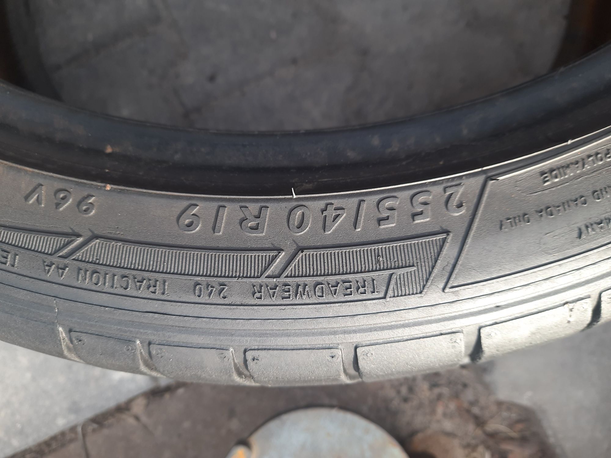 Dunlop 255/40/19 dwie sztuki