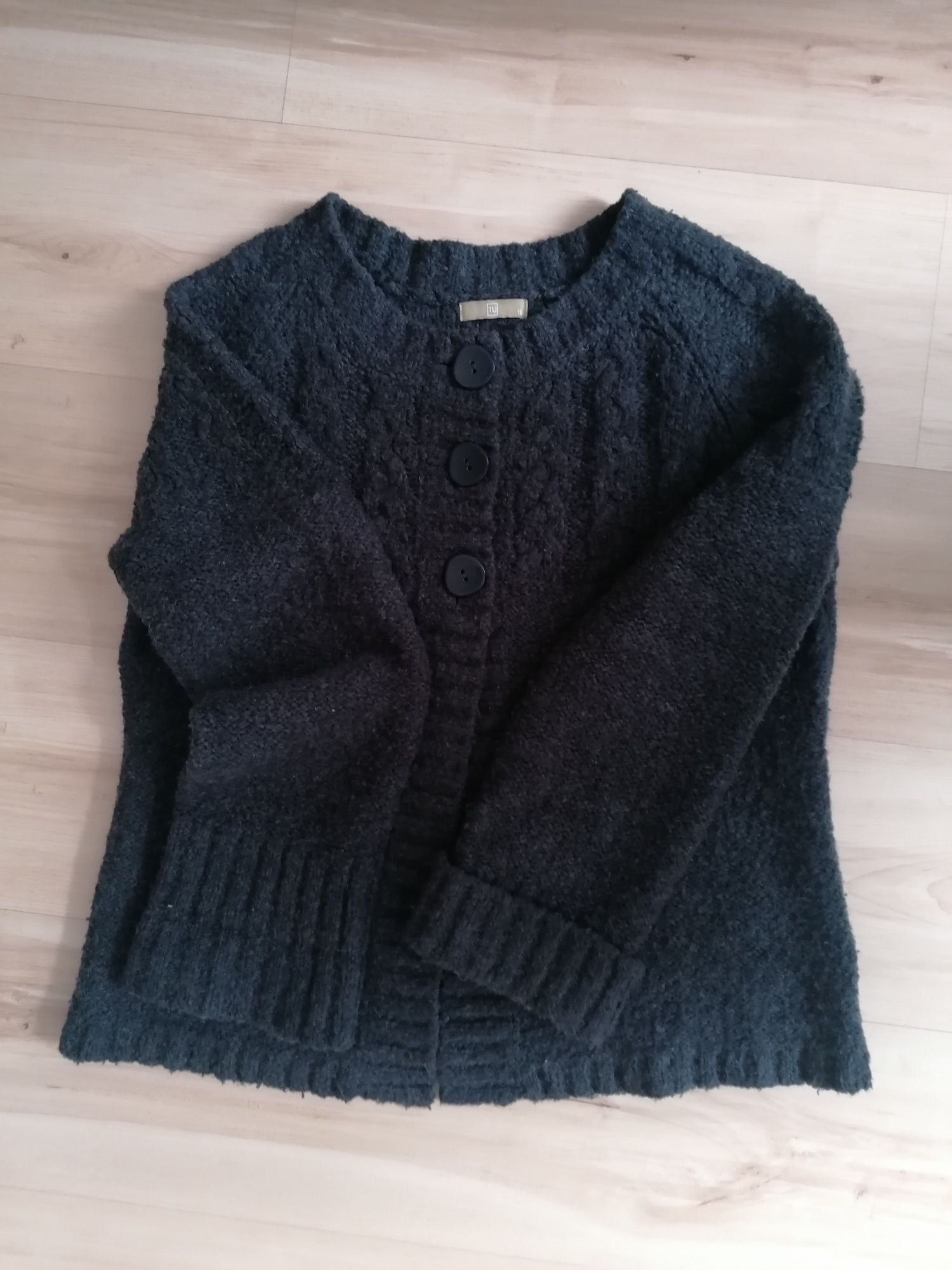 Sweter TU zapinany na 3 guziki