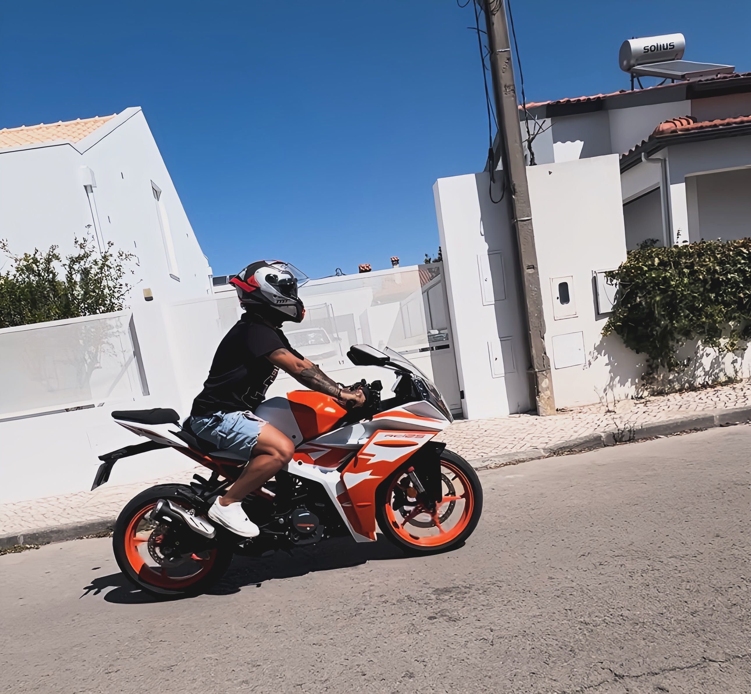 Mota KTM RC 125 como nova