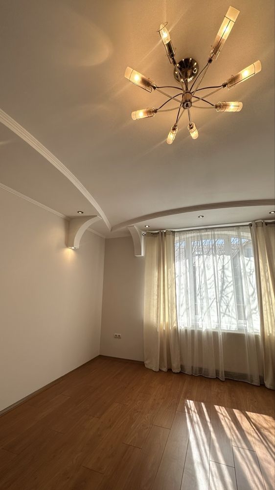 Продам Чудовий будинок