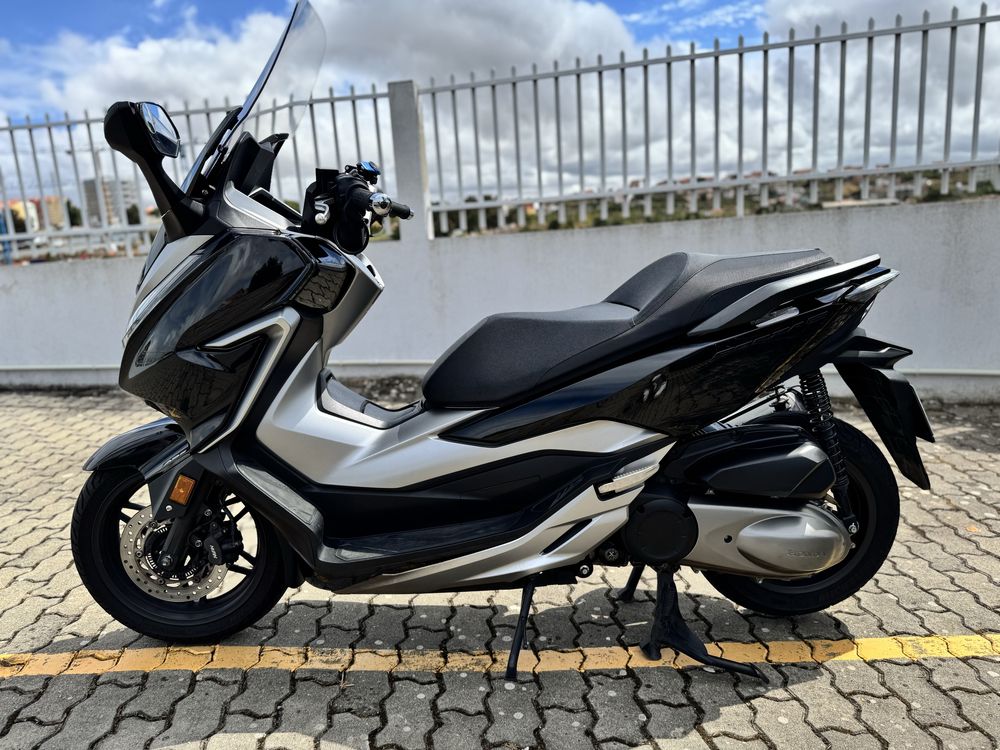 Honda Forza 300 como nova