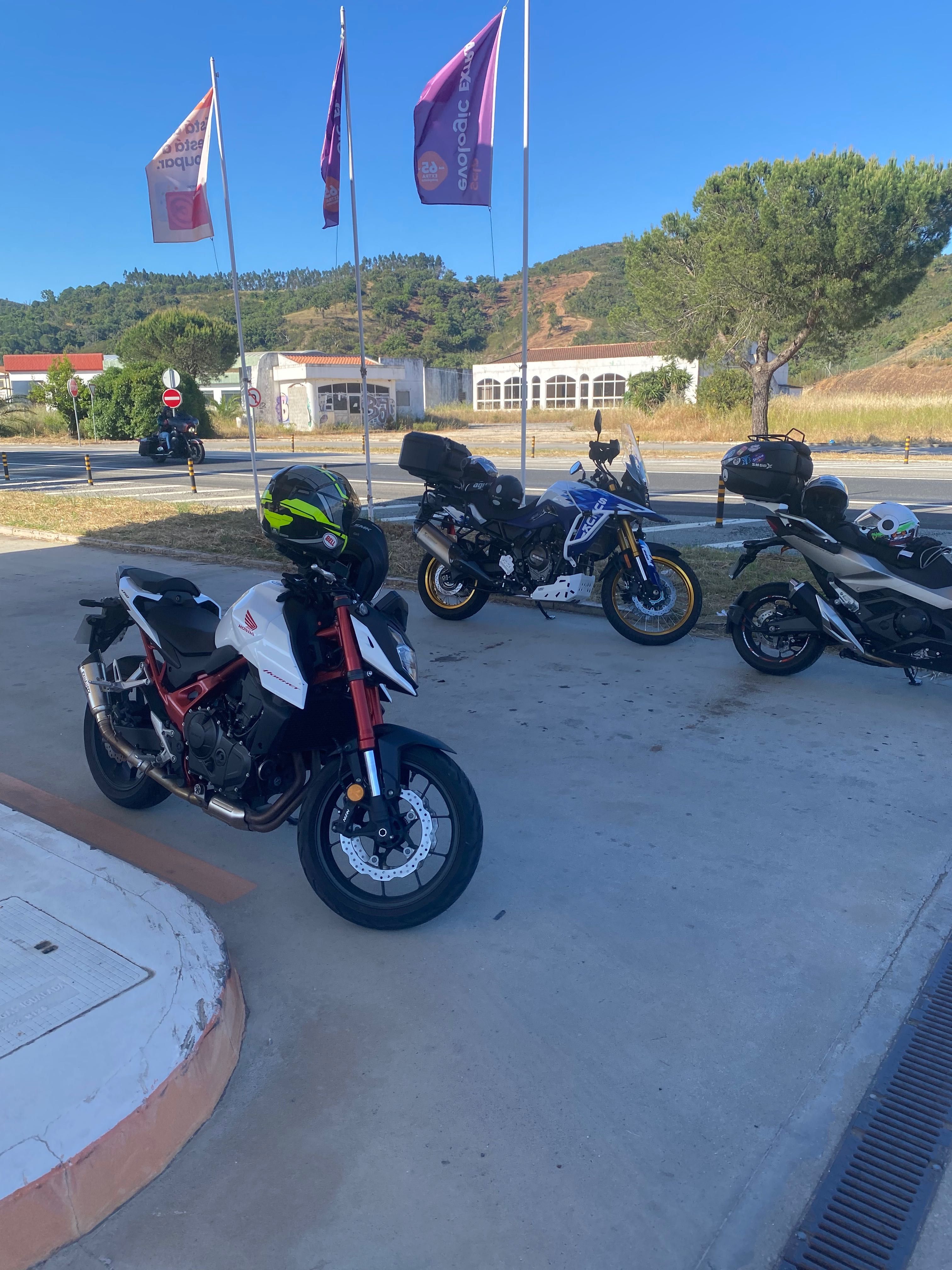 Honda cb750  Hornet 2023 como nova Full power