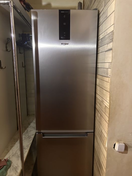 Продам Холодильник Whirlpool W7X 92O OX