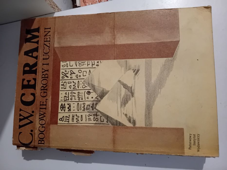 C.W. Ceram Bogowie, groby i uczeni