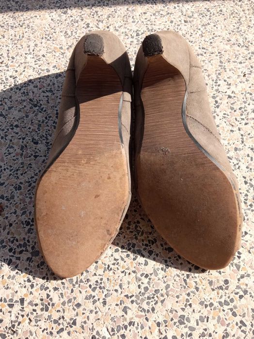 Sandalias 39 em camurça cinzenta.