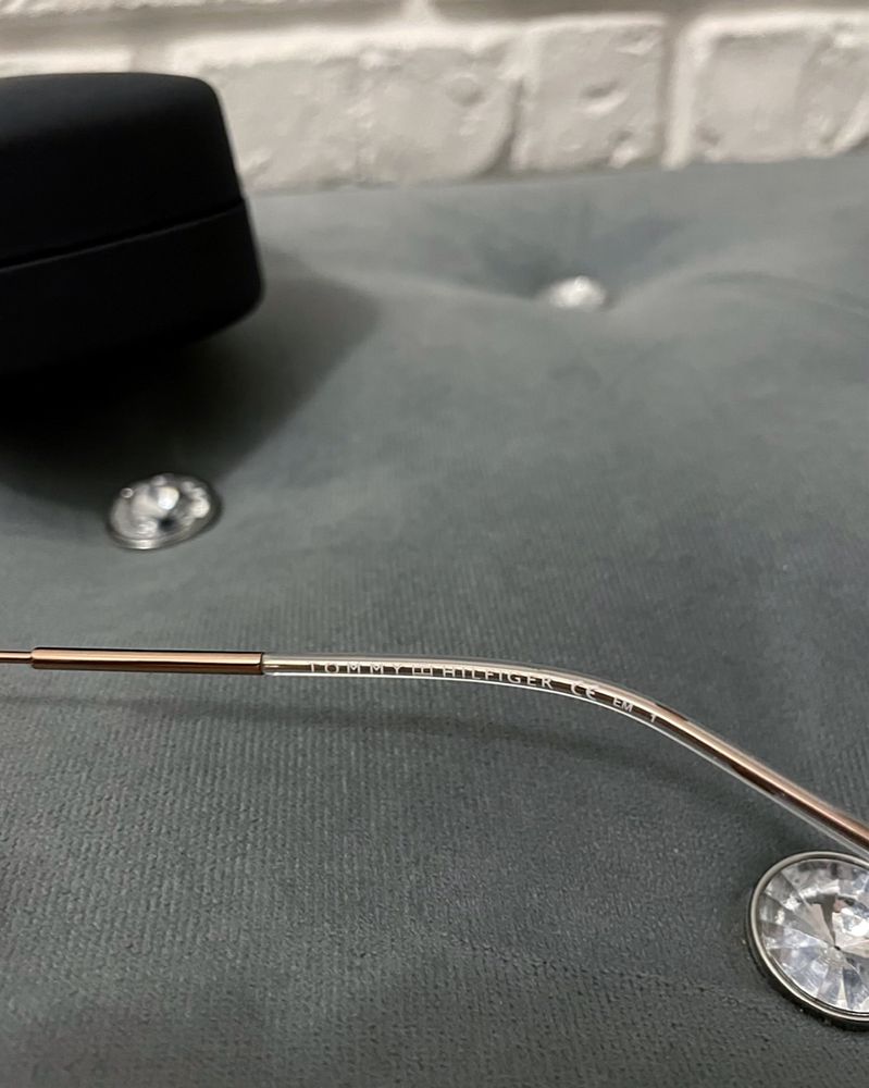 Nowe okulary przeciwsłoneczne Tommy Hilfiger TH1586/S