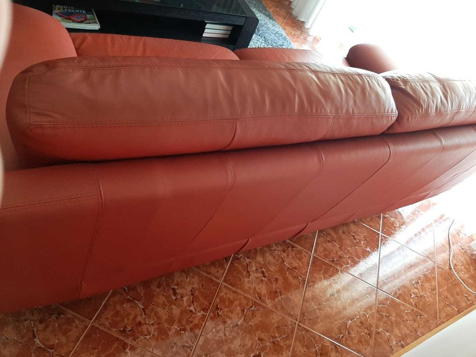 2 SOFÁS em muito bom estado de conservação.