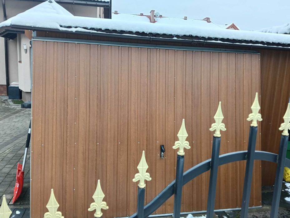 Brama Garażowa Uchylna