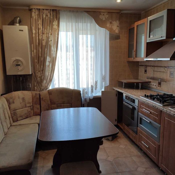 3-кімнатна квартира 74 м.кв. Полтава буль.Б.Хмельнидського 12б