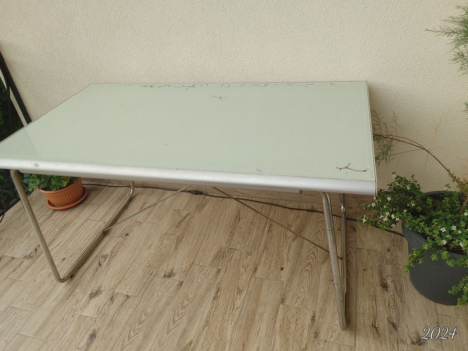 Stół ze szklanym blatem. 140x80cm. Wys.75cm