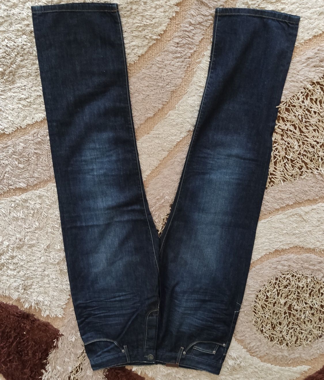 Продам мужские джинсы(маломерят )