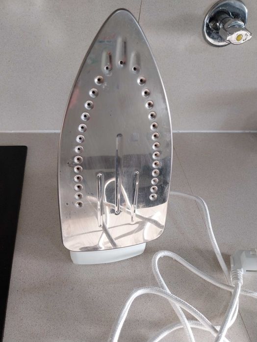 Ferro de engomar a vapor 2000W