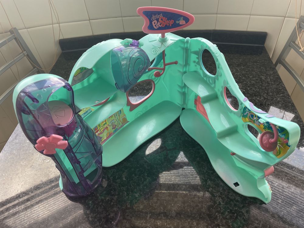 Escola Littlest Pet shops