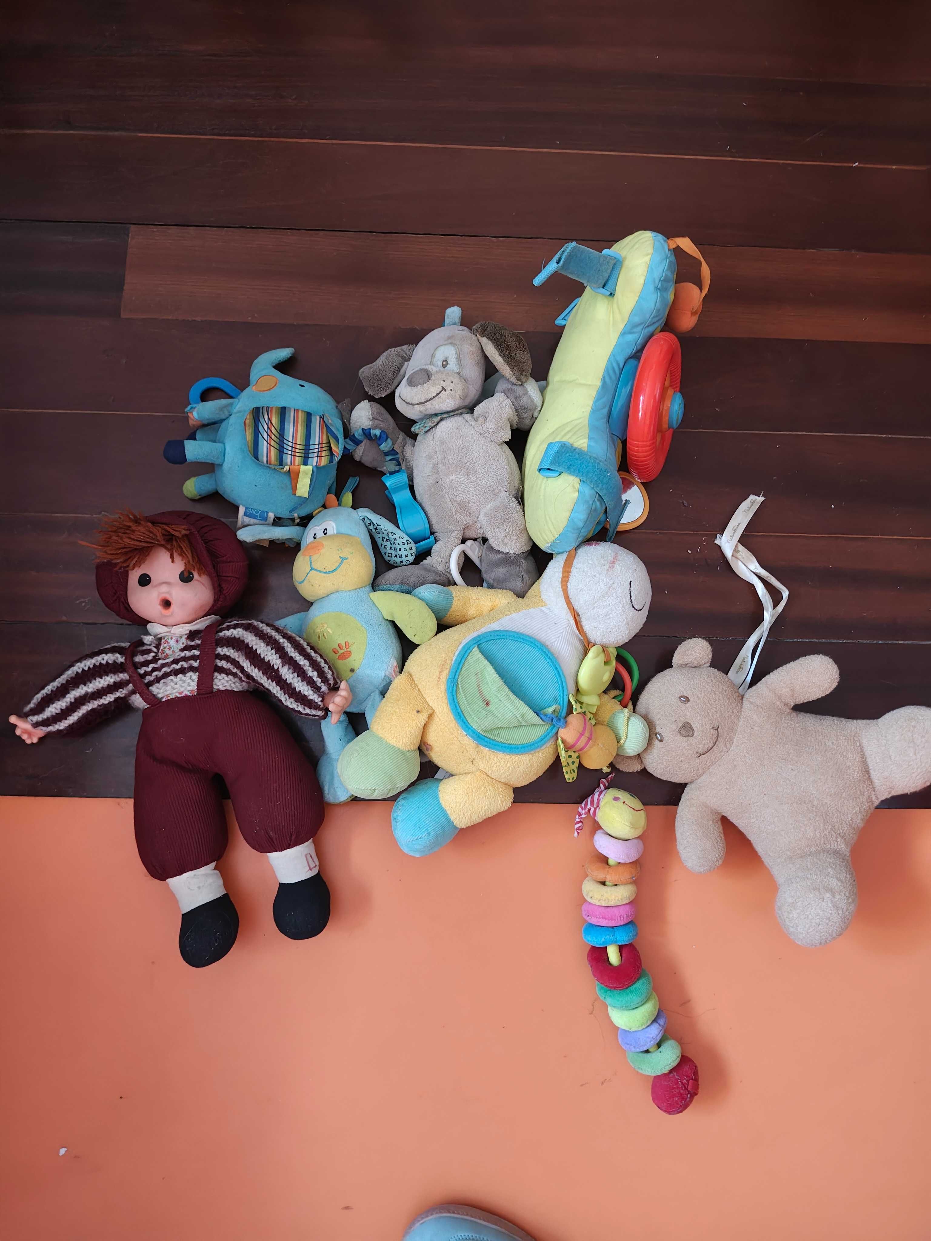 Carrinhos brinquedos de criança