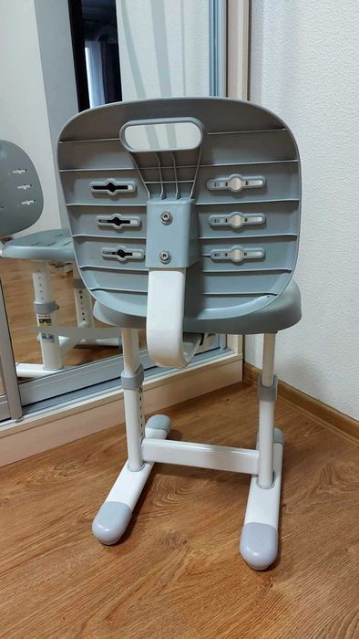 Дитячий стілець FunDesk - це зручний та сучасний стілець-трансформер.