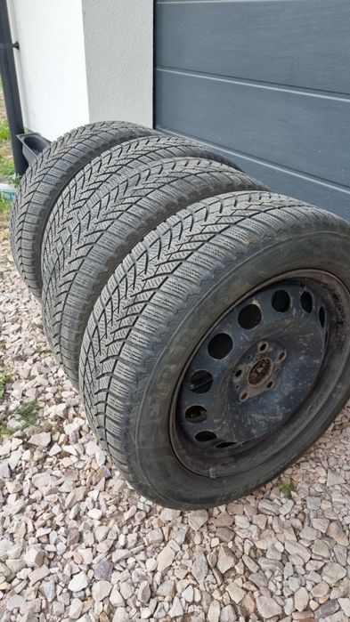 4 szt Felgi stalowe z oponami zimowymi 16 cali vw golf