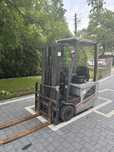 Wozek widlowy Nissan 1,8t triplex