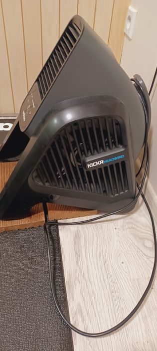Trenażer Wahoo Kick Core+Platforma HDJ Rocker+mata Wahoo+Wentylator
