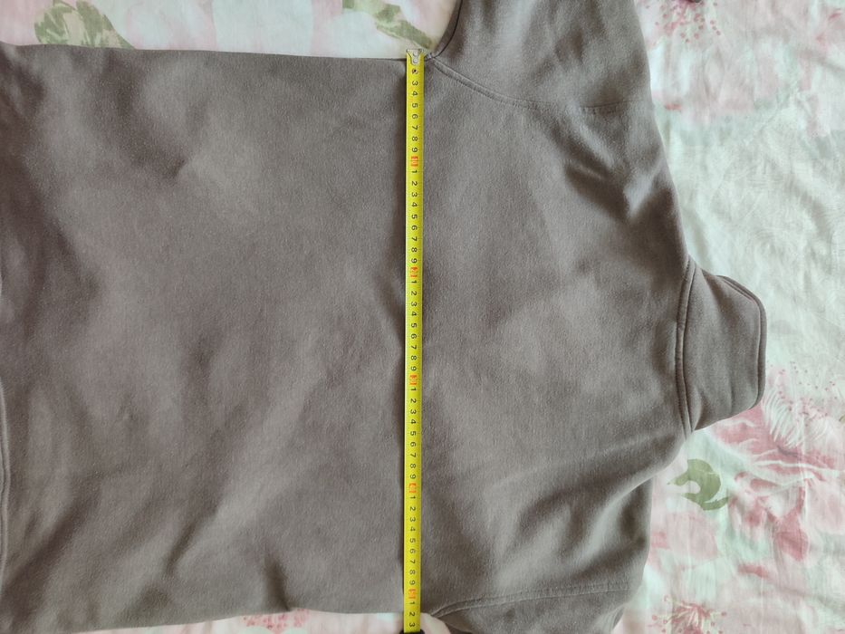 Продам джинсовую куртку, толстовки.