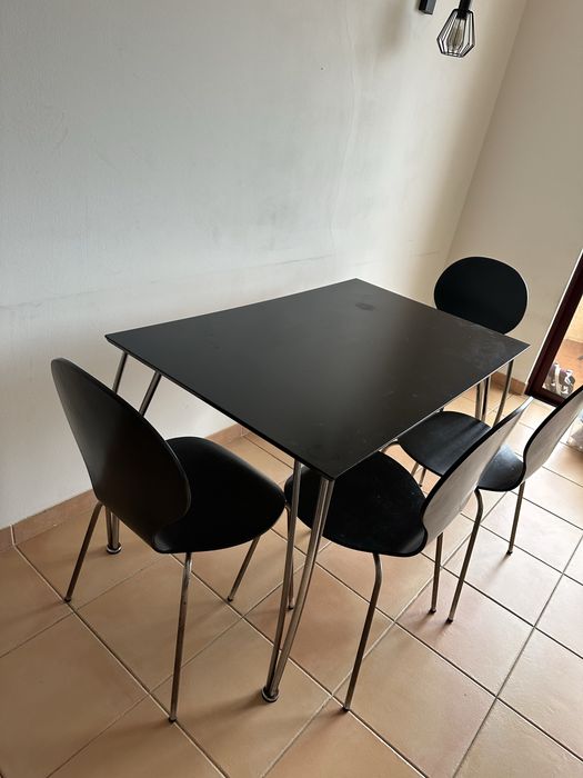 Mesa de sala com 4 cadeiras , sem transporte 120x75