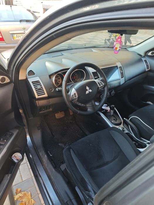 Митсубиси аутлендер