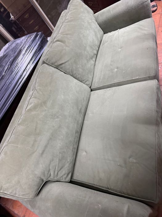 Sofá em pele de pêssego verde