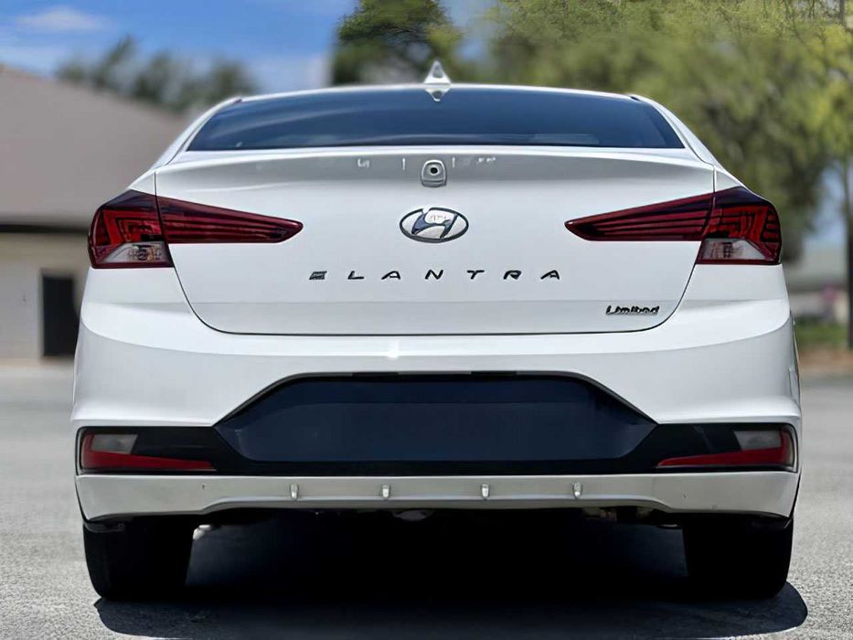 Hyundai Elantra      2020