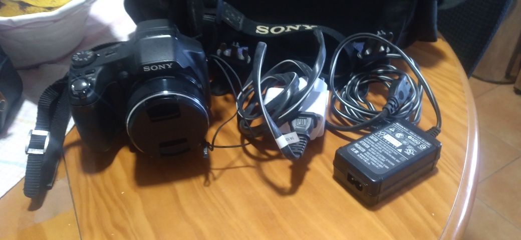Máquina fotográfica Sony semi nova