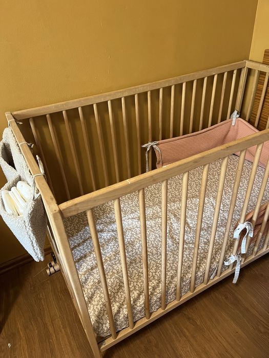 Lozeczko drewniane ilea +materac i przescieradlo nowe