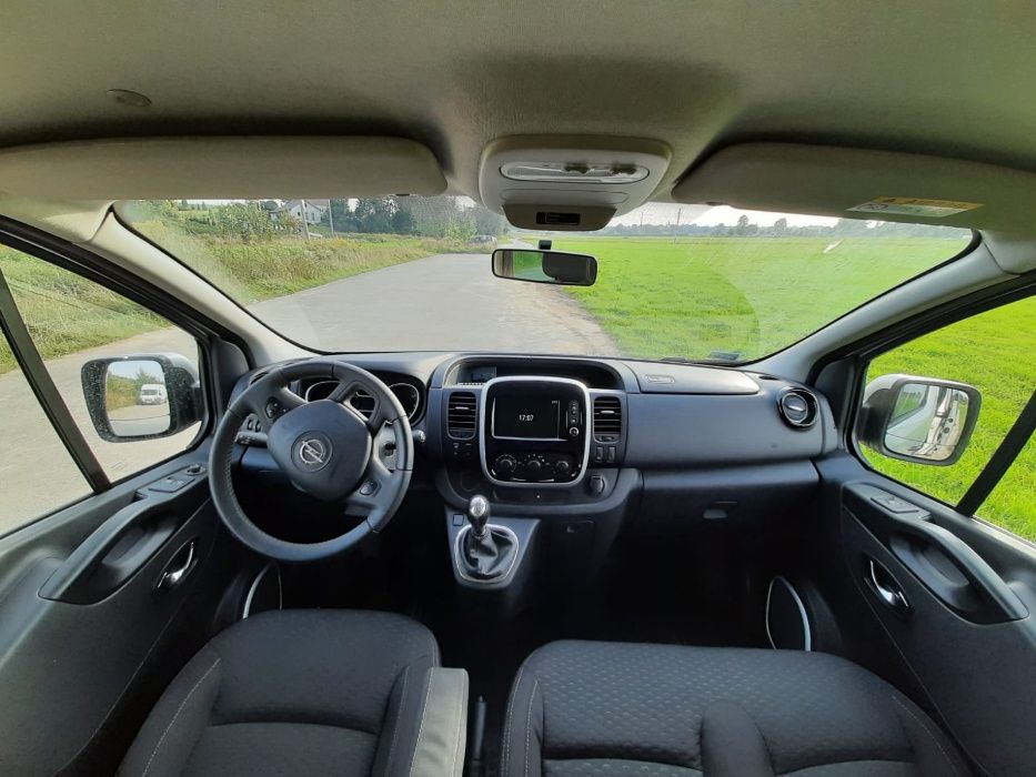 Wynajem busa 9-osobowego Opel Vivaro!! Winiety !! Wolne wakacje !!
