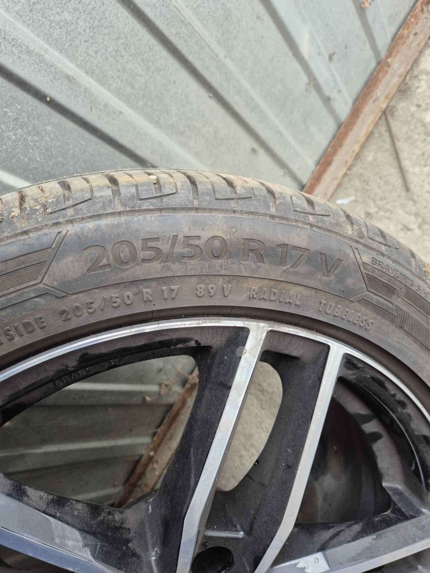 Opony z aluminiowymi felgami